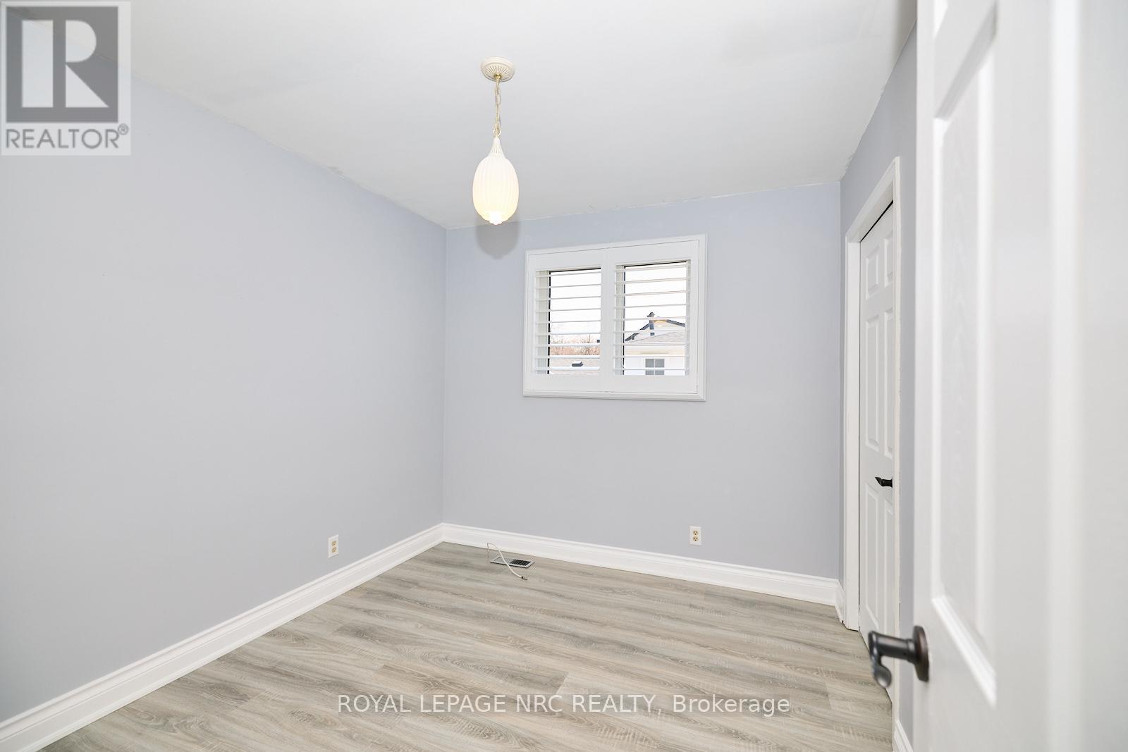 












3327 WILTSHIRE BOULEVARD

,
Niagara Falls (Casey),




Ontario
L2J3M1

