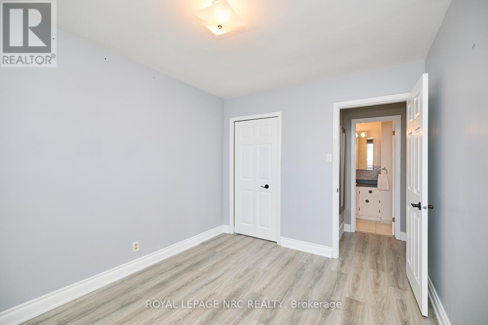 












3327 WILTSHIRE BOULEVARD

,
Niagara Falls (Casey),




Ontario
L2J3M1

