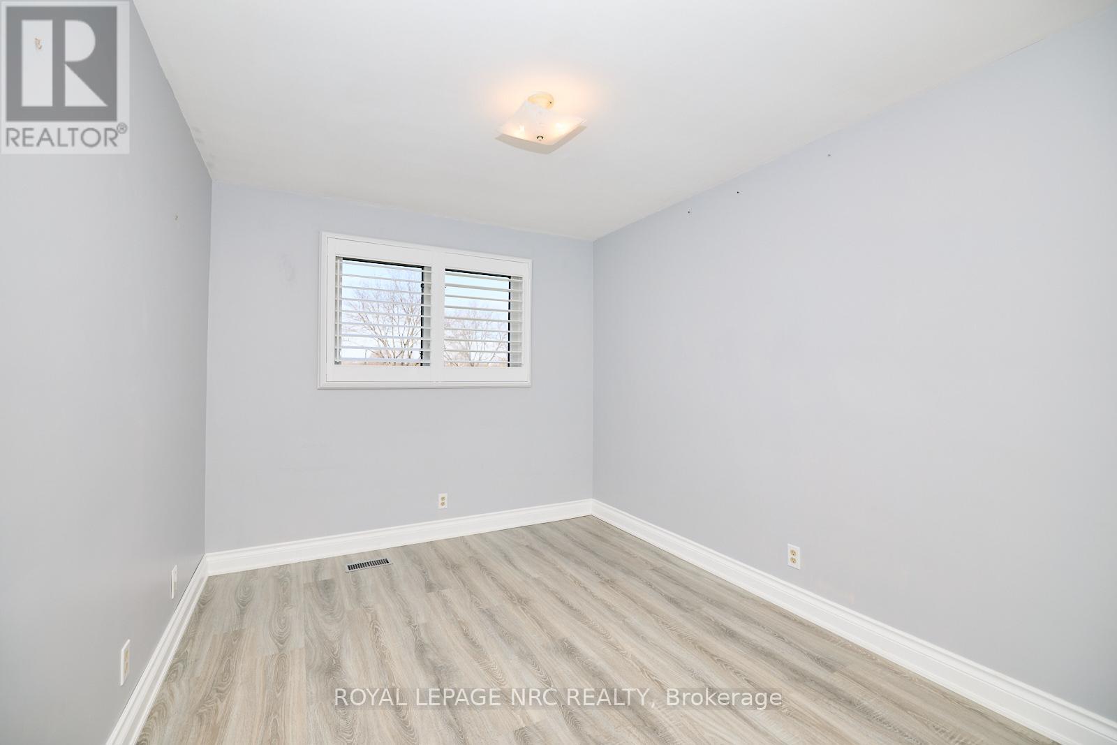












3327 WILTSHIRE BOULEVARD

,
Niagara Falls (Casey),




Ontario
L2J3M1

