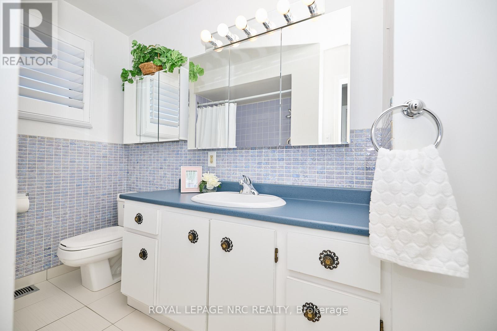 












3327 WILTSHIRE BOULEVARD

,
Niagara Falls (Casey),




Ontario
L2J3M1

