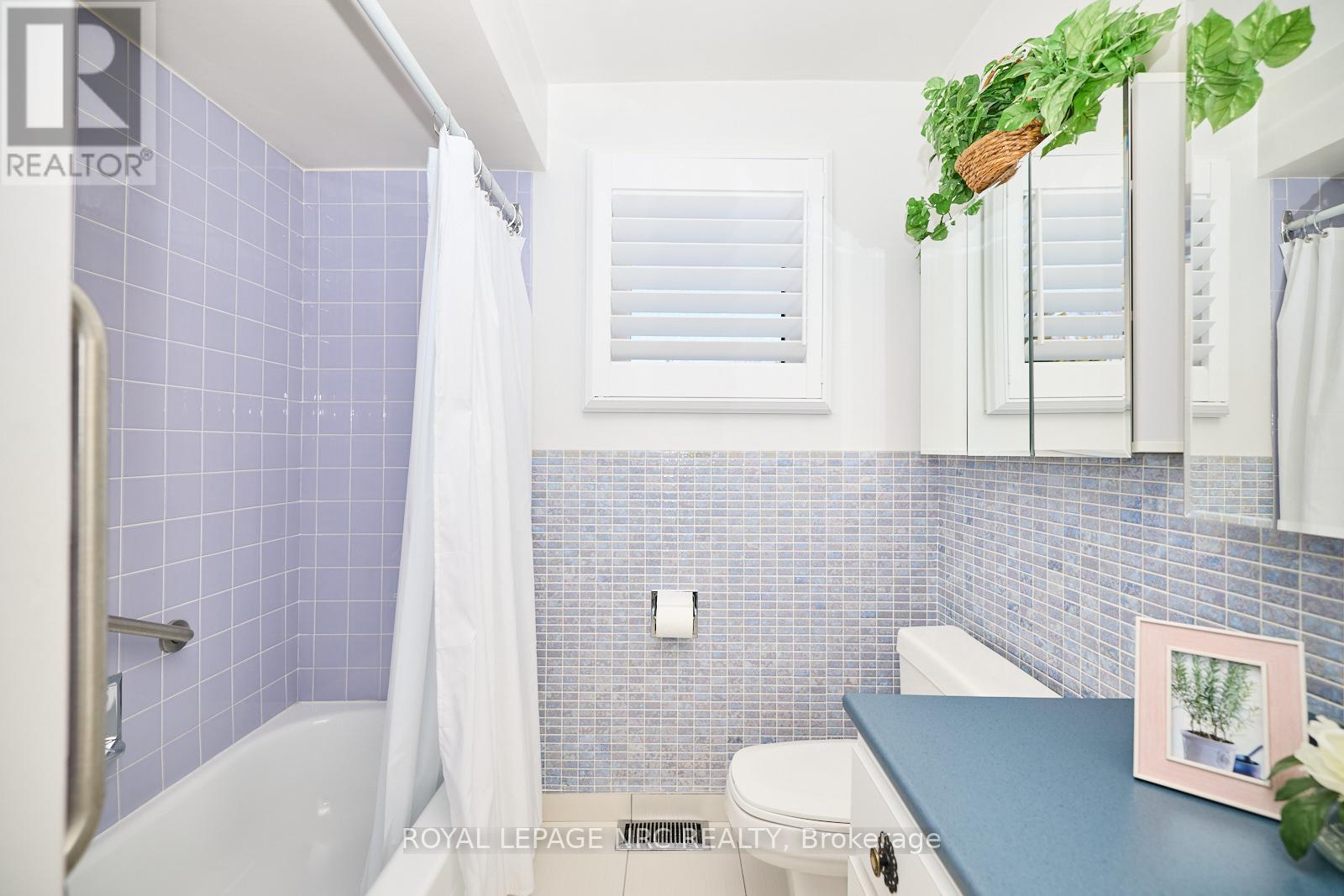 












3327 WILTSHIRE BOULEVARD

,
Niagara Falls (Casey),




Ontario
L2J3M1

