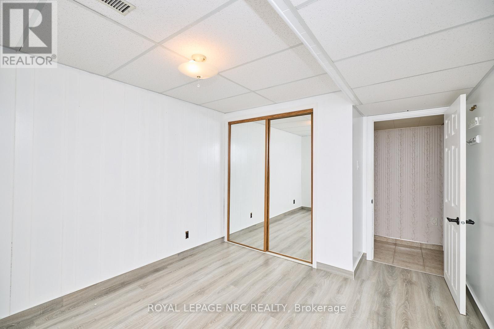 












3327 WILTSHIRE BOULEVARD

,
Niagara Falls (Casey),




Ontario
L2J3M1


