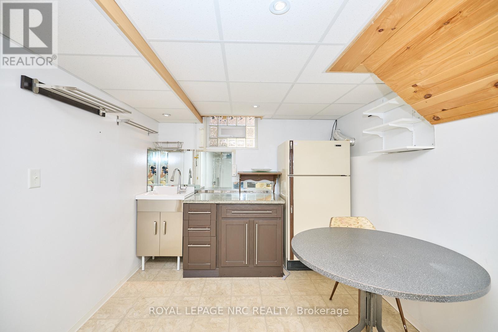 












3327 WILTSHIRE BOULEVARD

,
Niagara Falls (Casey),




Ontario
L2J3M1

