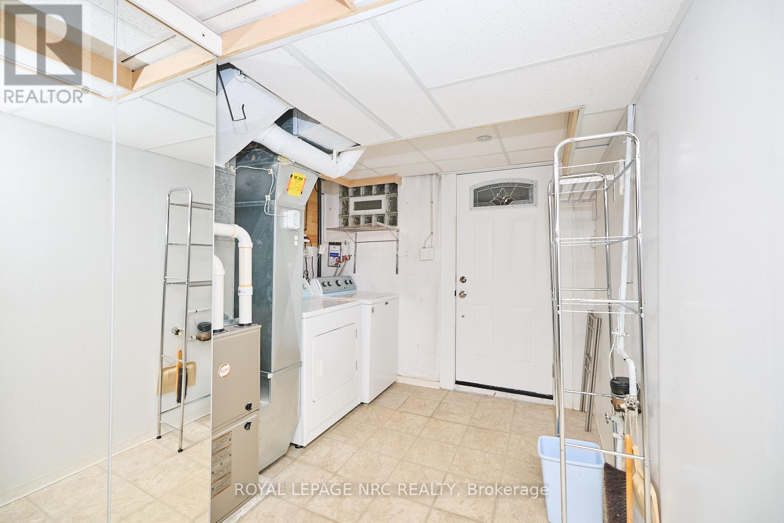 












3327 WILTSHIRE BOULEVARD

,
Niagara Falls (Casey),




Ontario
L2J3M1

