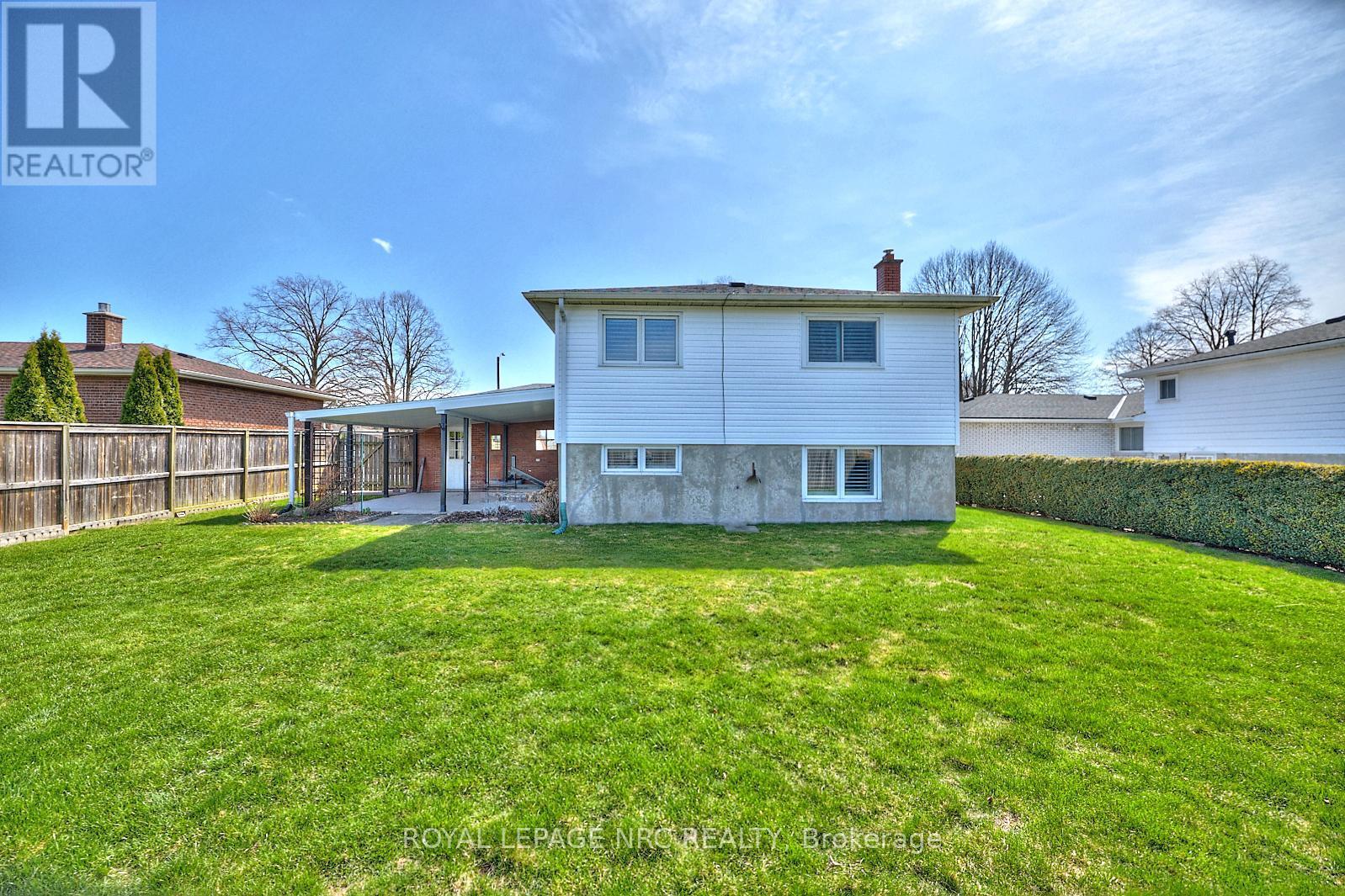 












3327 WILTSHIRE BOULEVARD

,
Niagara Falls (Casey),




Ontario
L2J3M1

