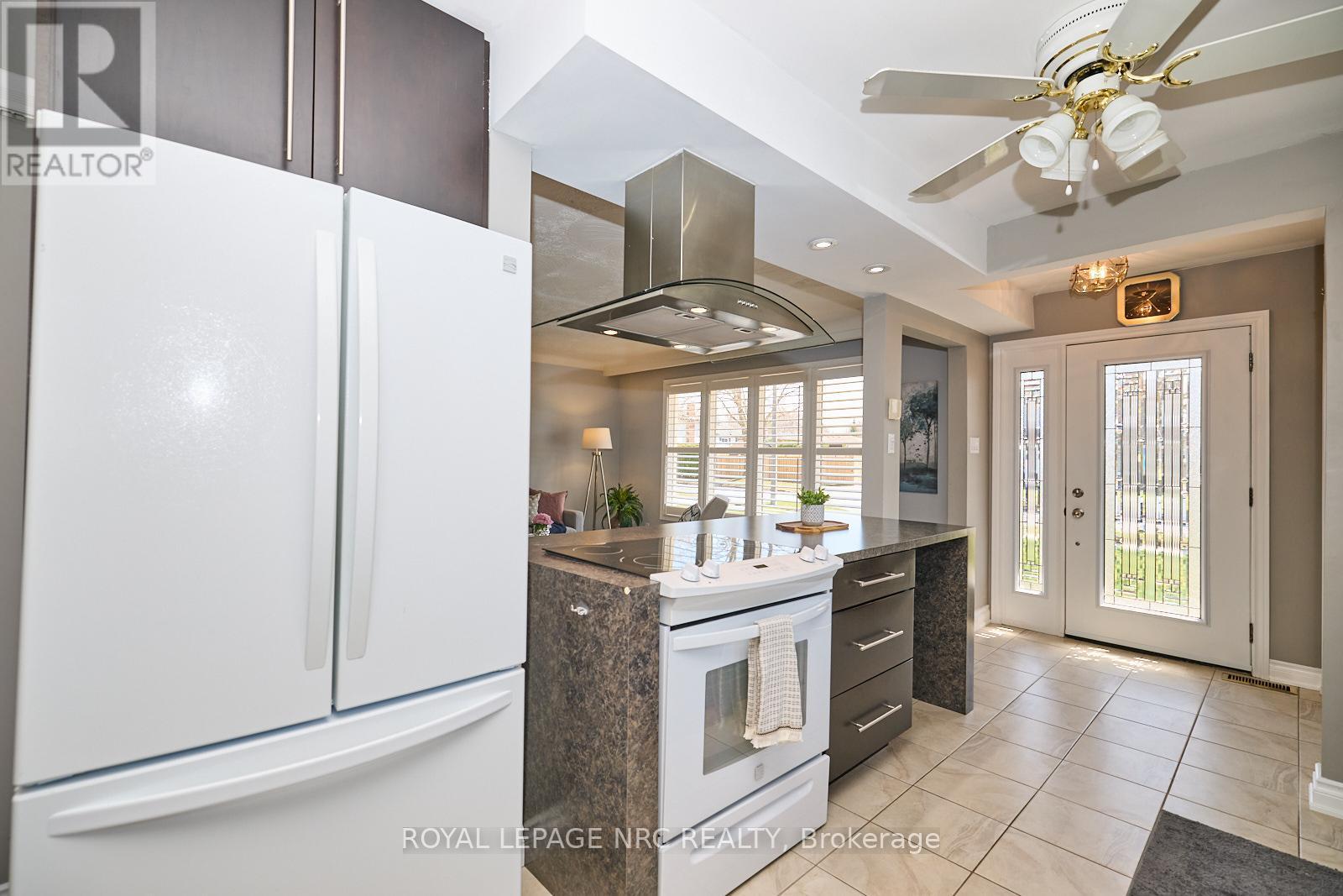 












3327 WILTSHIRE BOULEVARD

,
Niagara Falls (Casey),




Ontario
L2J3M1

