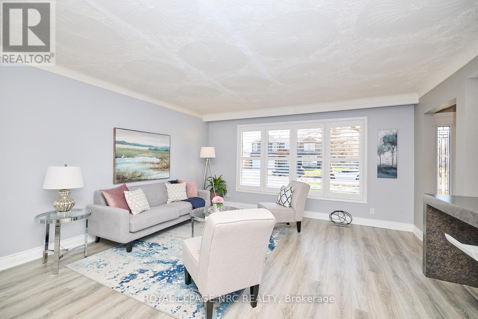 












3327 WILTSHIRE BOULEVARD

,
Niagara Falls (Casey),




Ontario
L2J3M1

