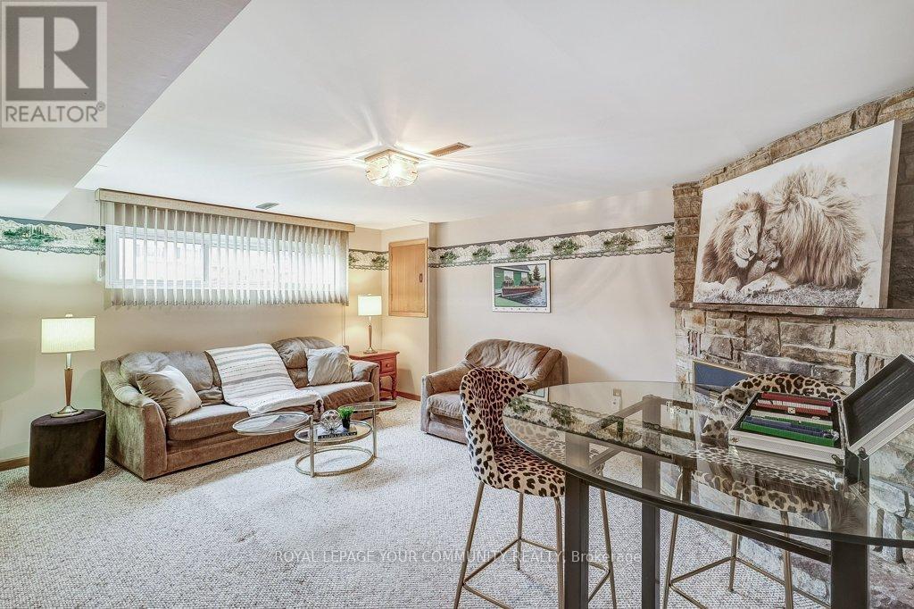 












366 COLBORNE STREET

,
Bradford West Gwillimbury,




Ontario
L3Z1C8

