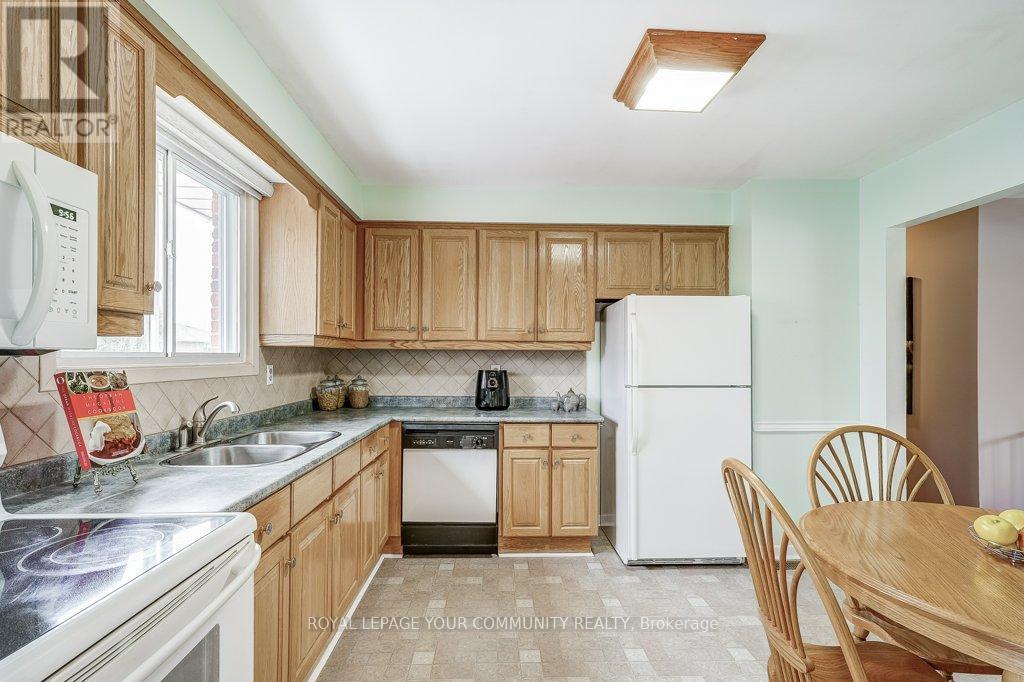 












366 COLBORNE STREET

,
Bradford West Gwillimbury,




Ontario
L3Z1C8

