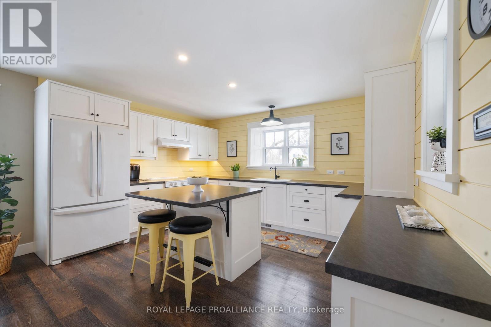 












60 NEED STREET

,
Kawartha Lakes (Bobcaygeon),




Ontario
K0M1A0

