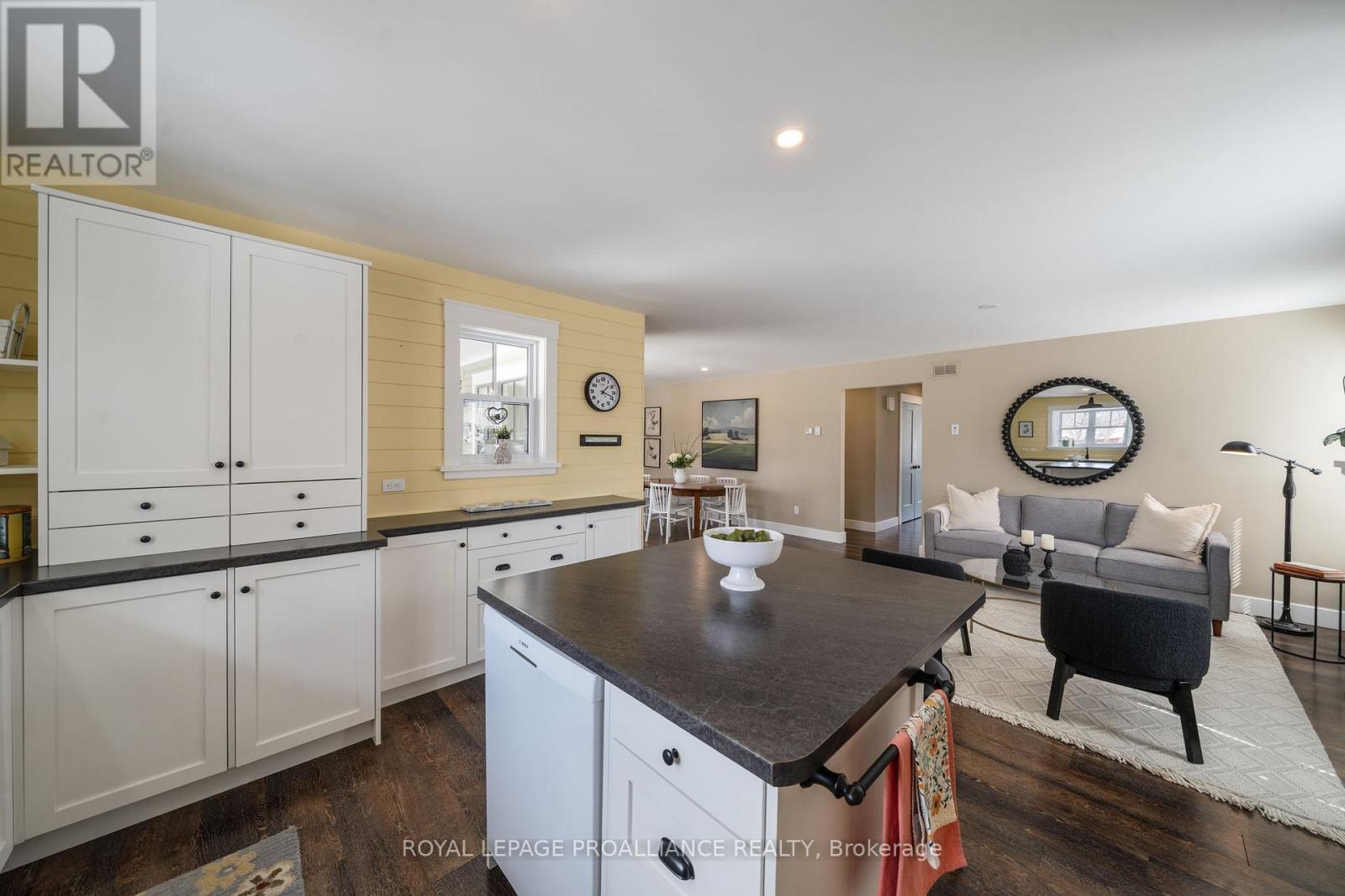












60 NEED STREET

,
Kawartha Lakes (Bobcaygeon),




Ontario
K0M1A0

