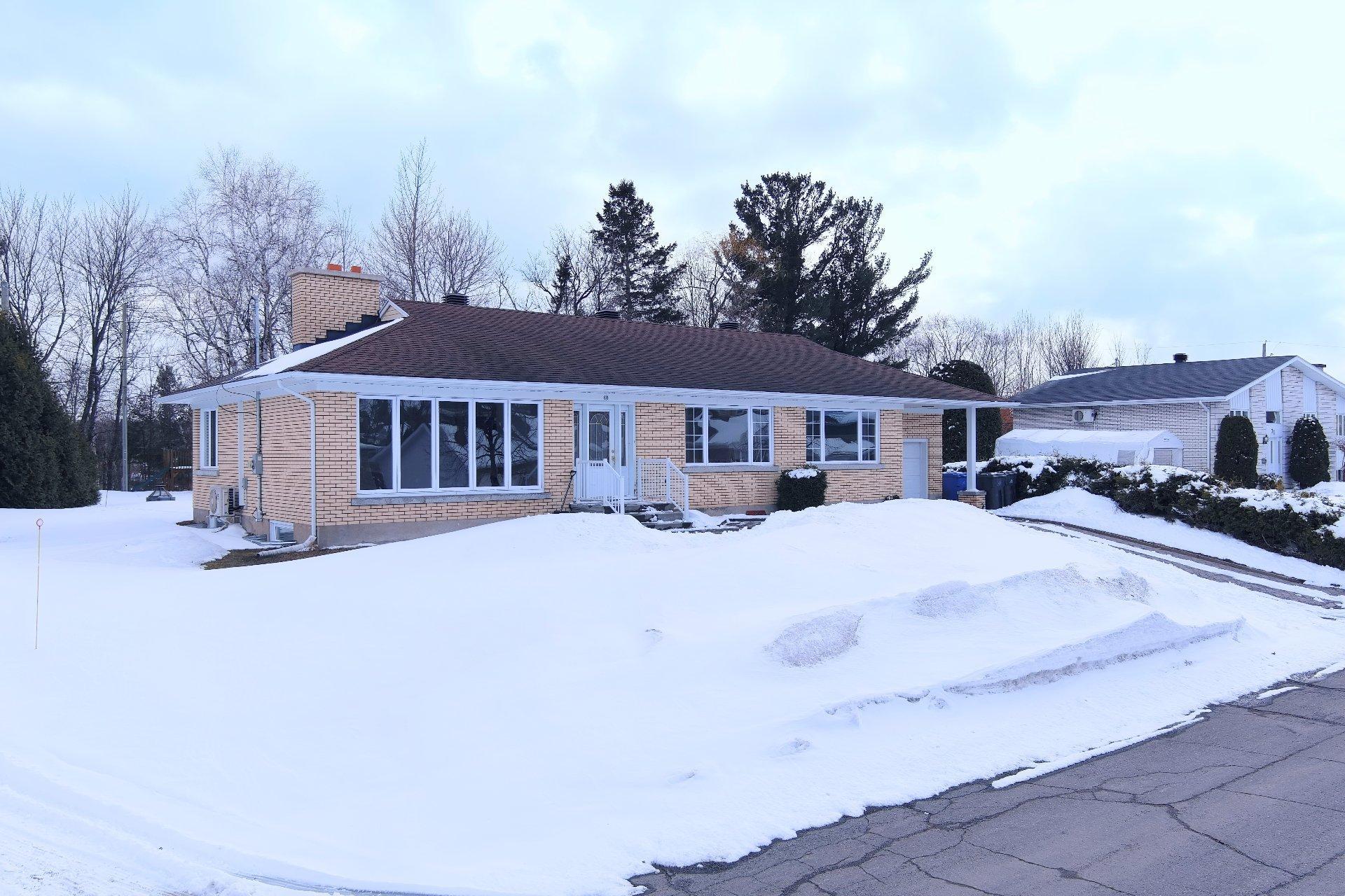 









69


9e Rue

,
Shawinigan,




QC
G9T4E9

