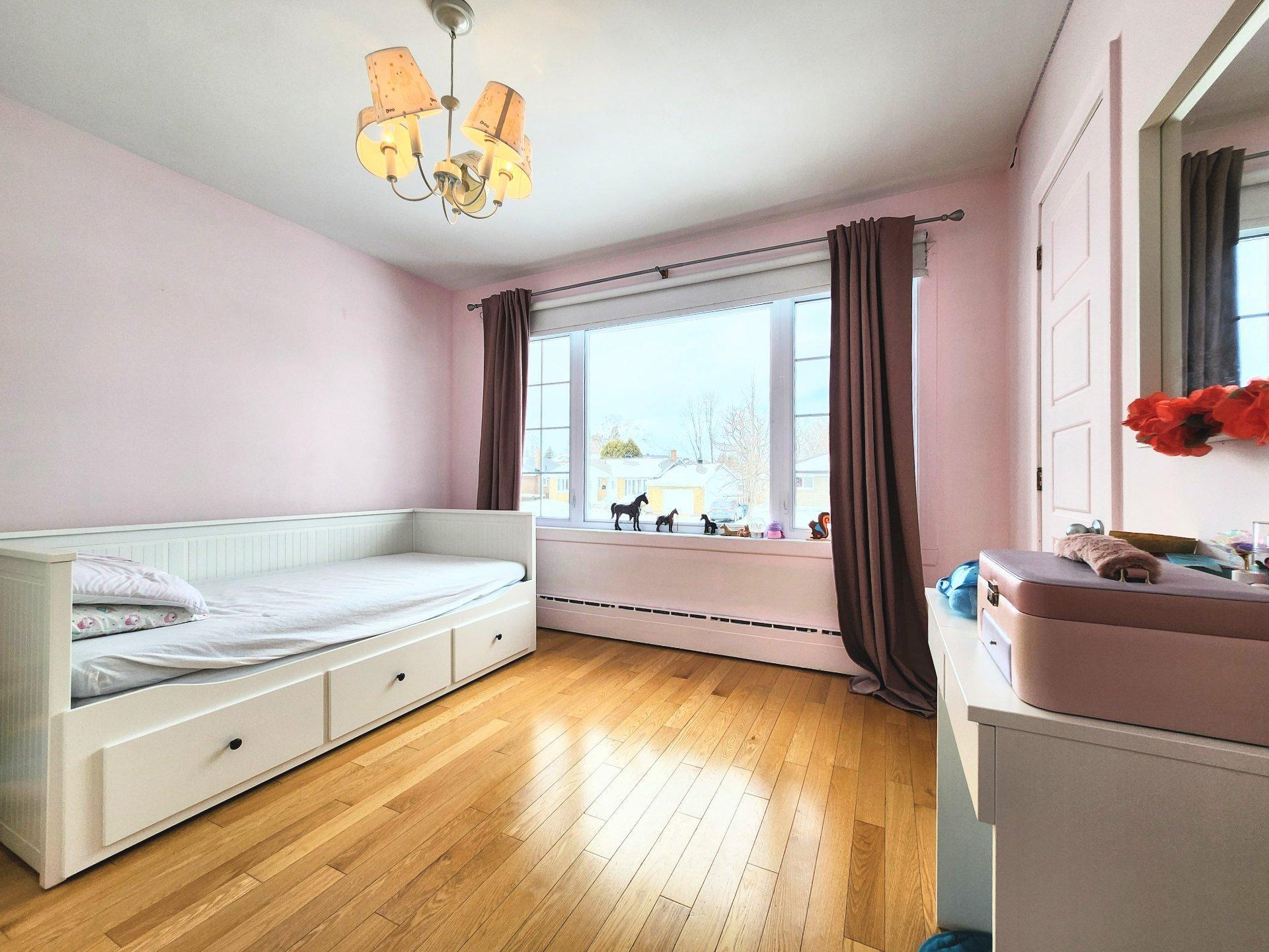 









69


9e Rue

,
Shawinigan,




QC
G9T4E9

