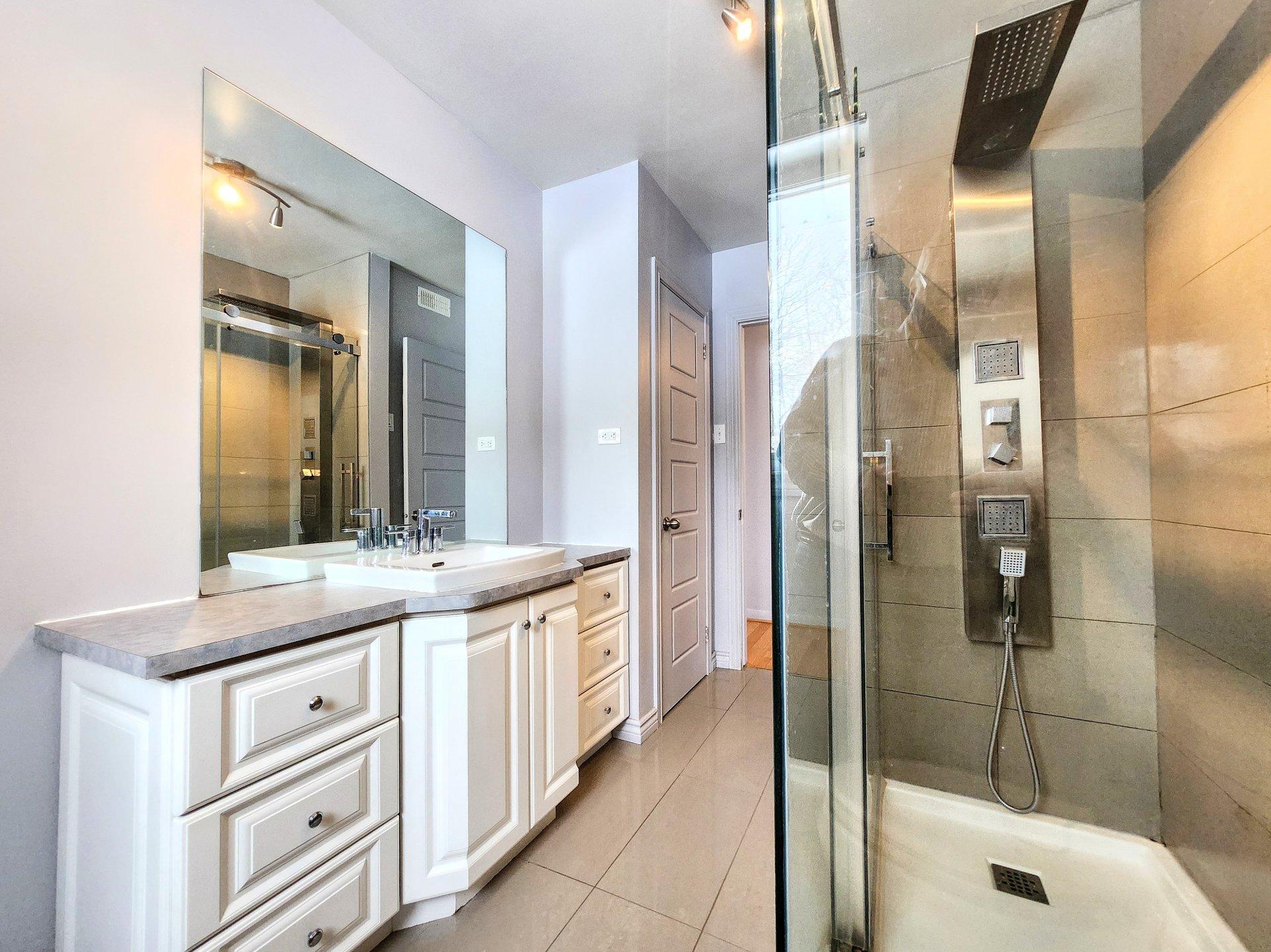 









69


9e Rue

,
Shawinigan,




QC
G9T4E9

