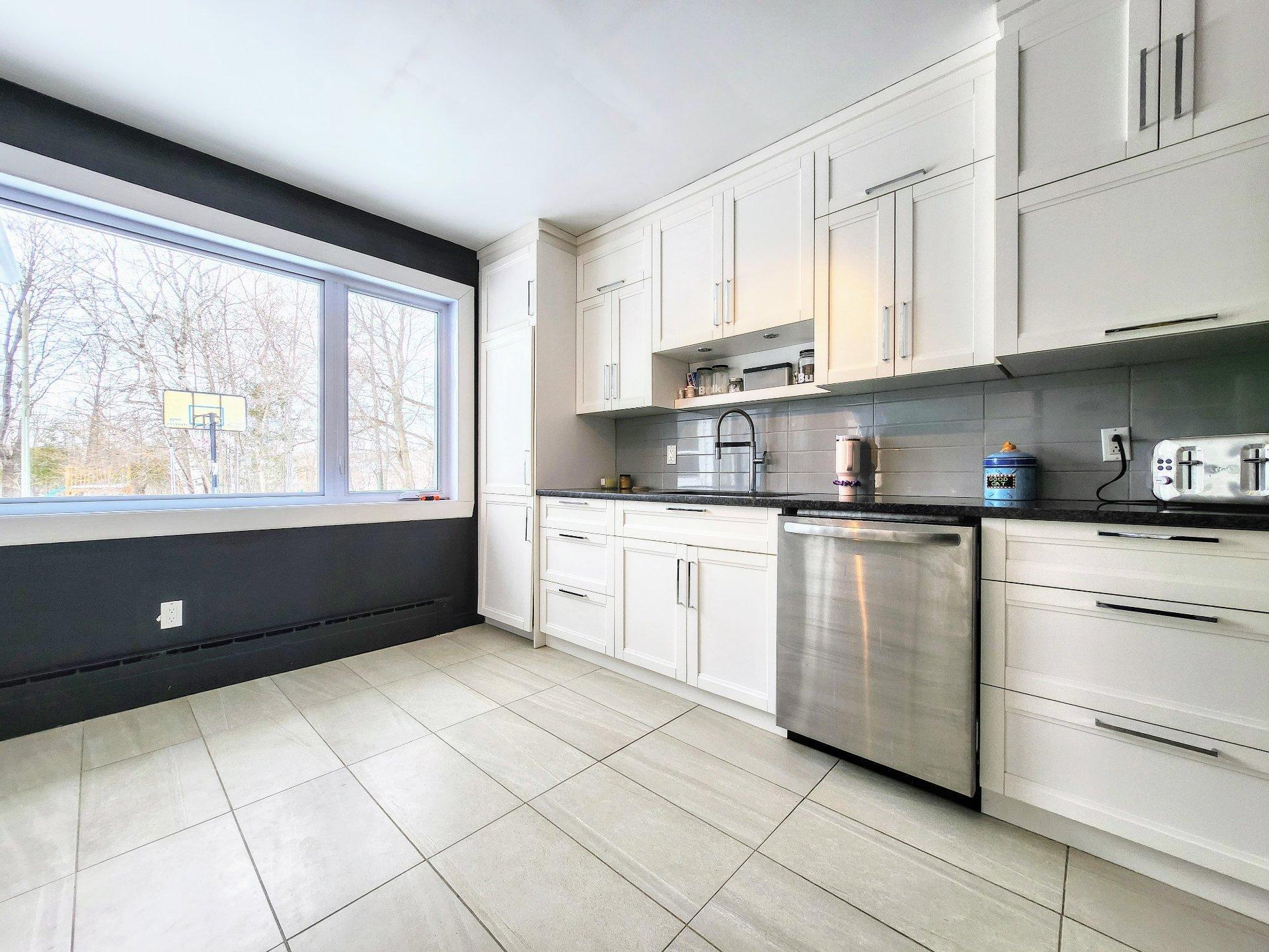 









69


9e Rue

,
Shawinigan,




QC
G9T4E9


