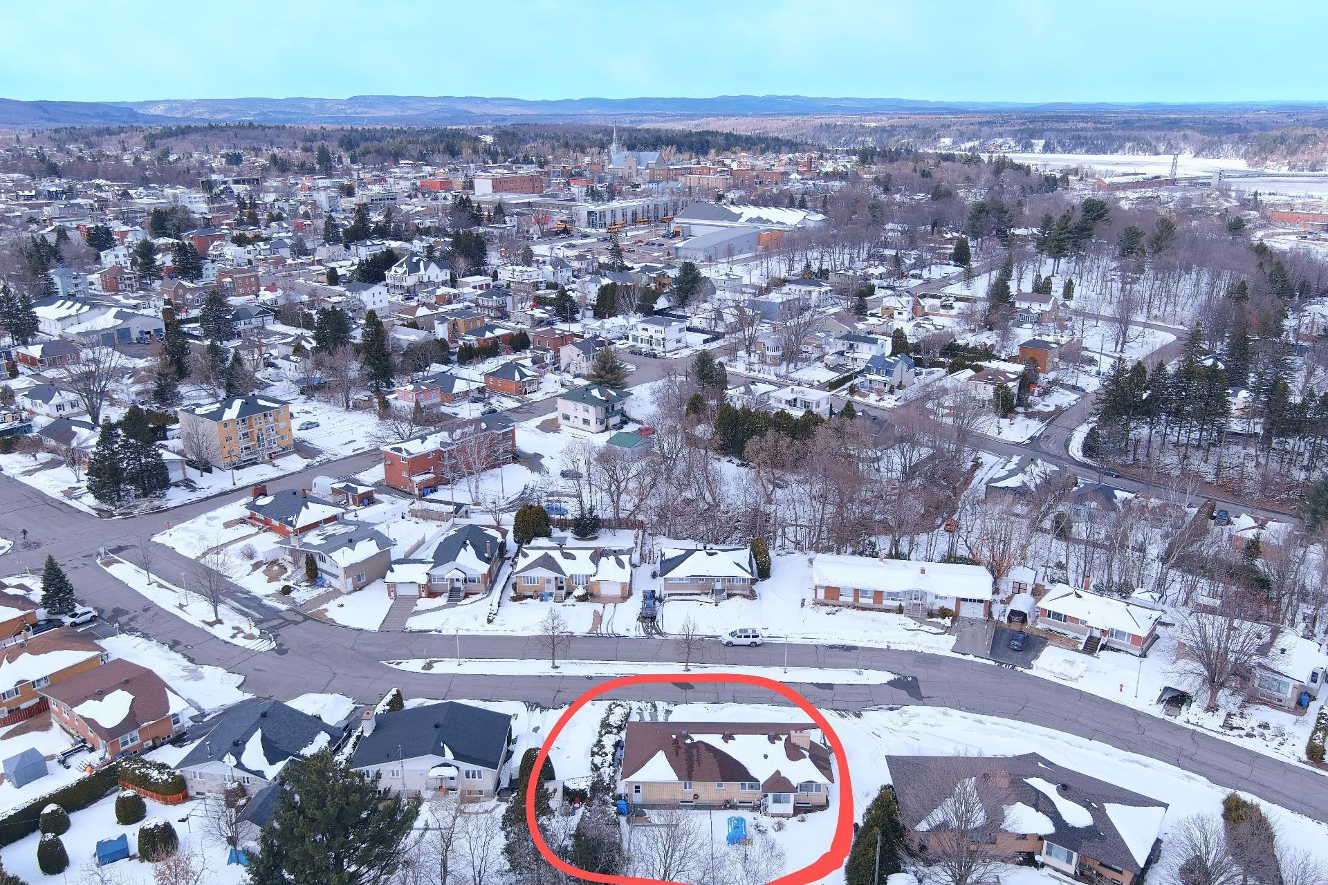 









69


9e Rue

,
Shawinigan,




QC
G9T4E9

