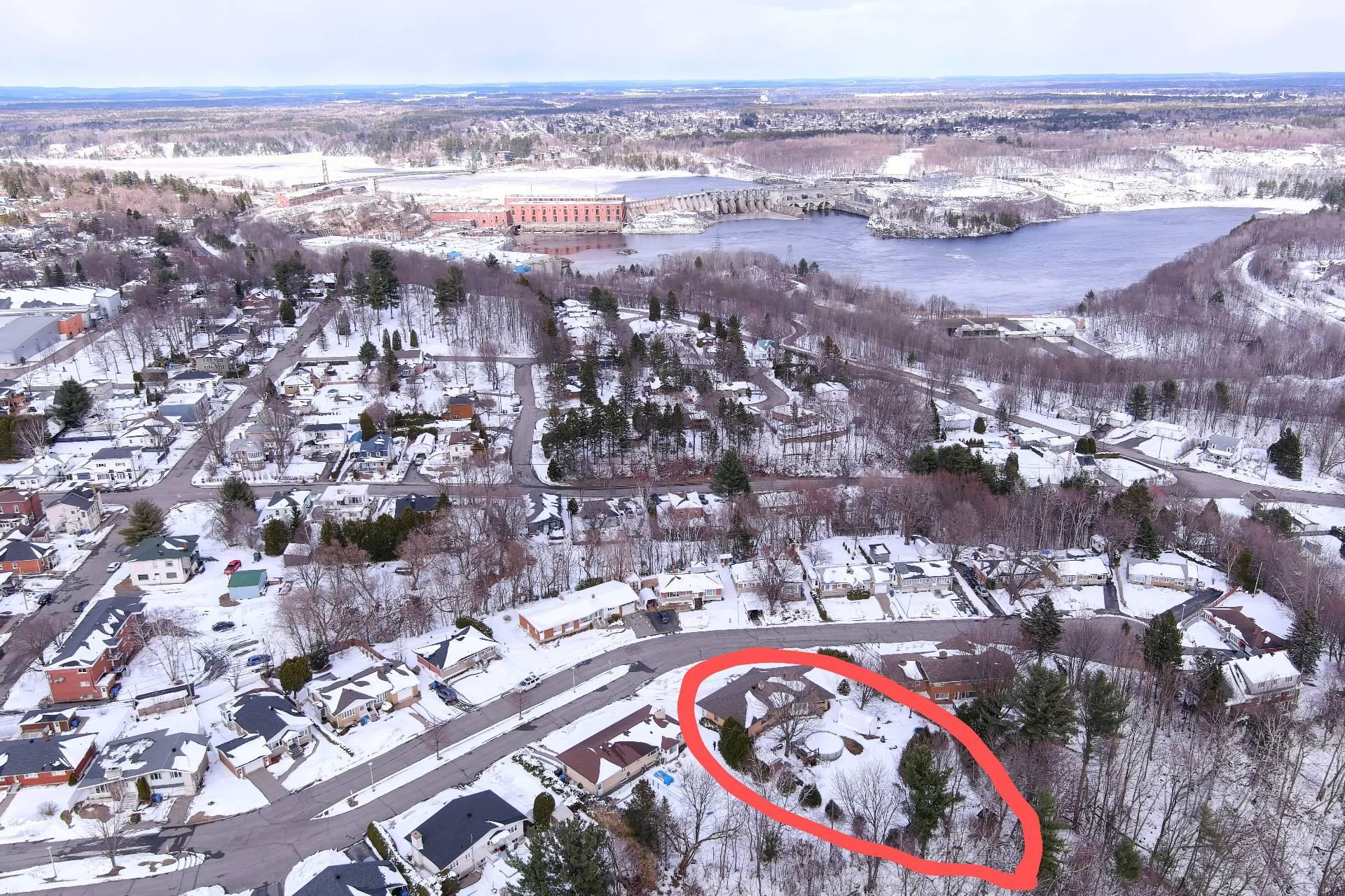 









69


9e Rue

,
Shawinigan,




QC
G9T4E9

