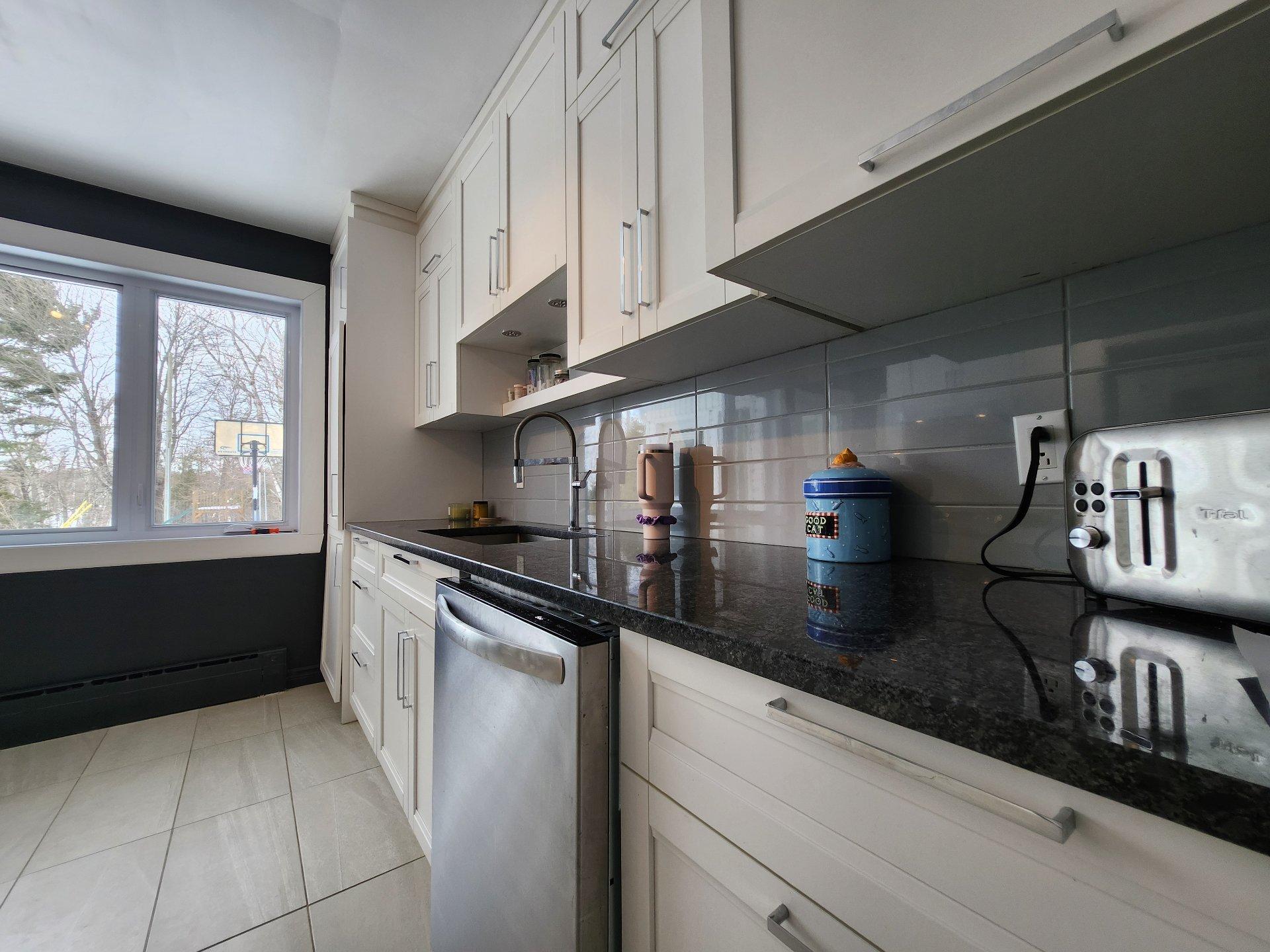 









69


9e Rue

,
Shawinigan,




QC
G9T4E9

