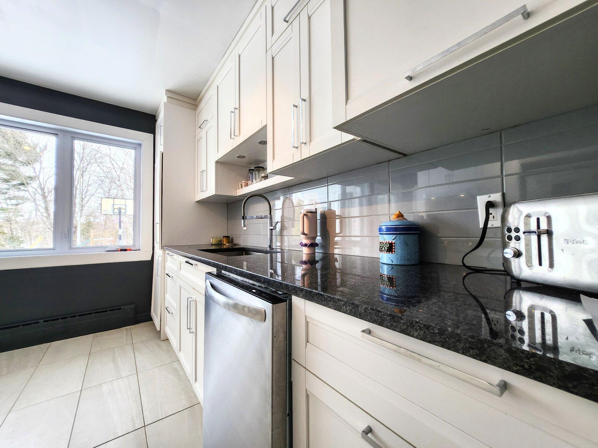 









69


9e Rue

,
Shawinigan,




QC
G9T4E9

