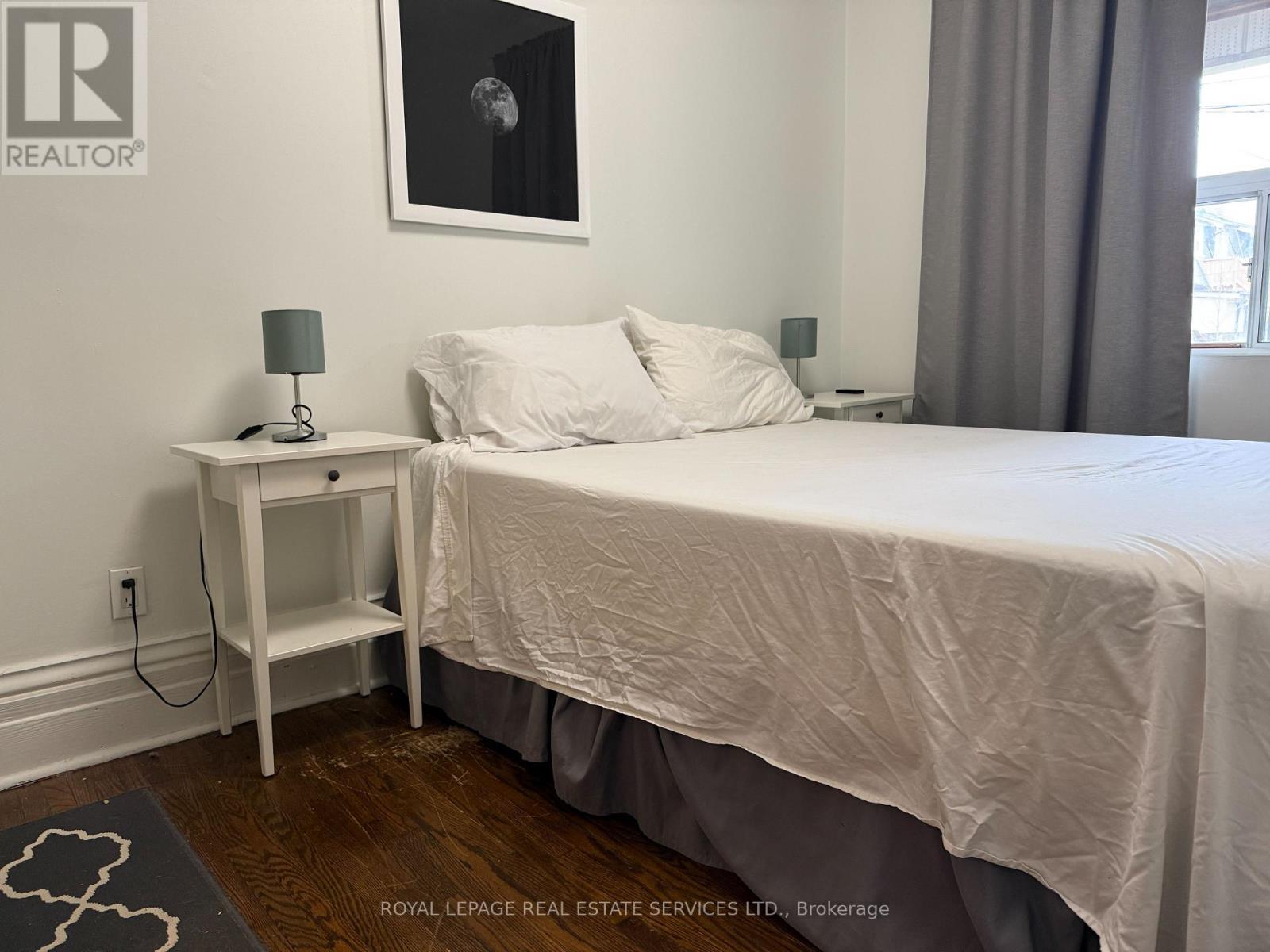 












MAIN - 913 PALMERSTON AVE AVENUE

,
Toronto,




Ontario
M6G2S4

