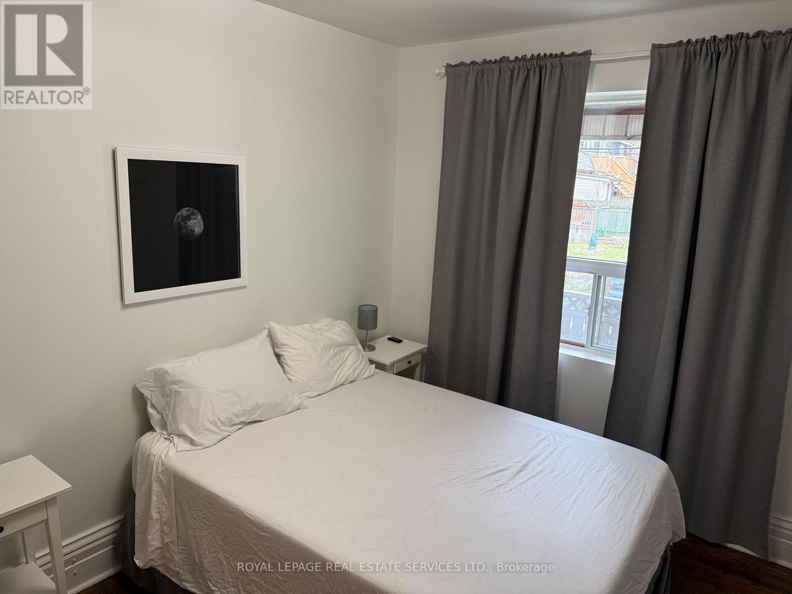












MAIN - 913 PALMERSTON AVE AVENUE

,
Toronto,




Ontario
M6G2S4

