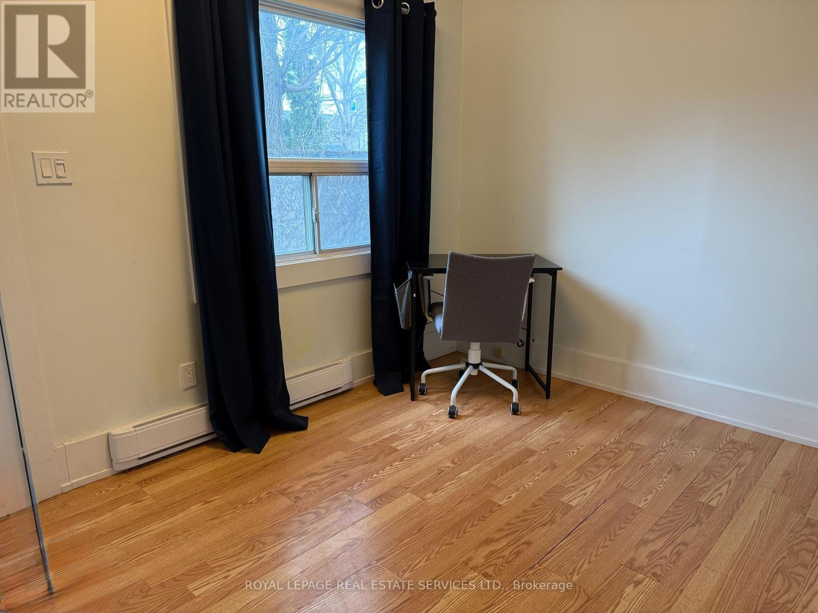 












MAIN - 913 PALMERSTON AVE AVENUE

,
Toronto,




Ontario
M6G2S4

