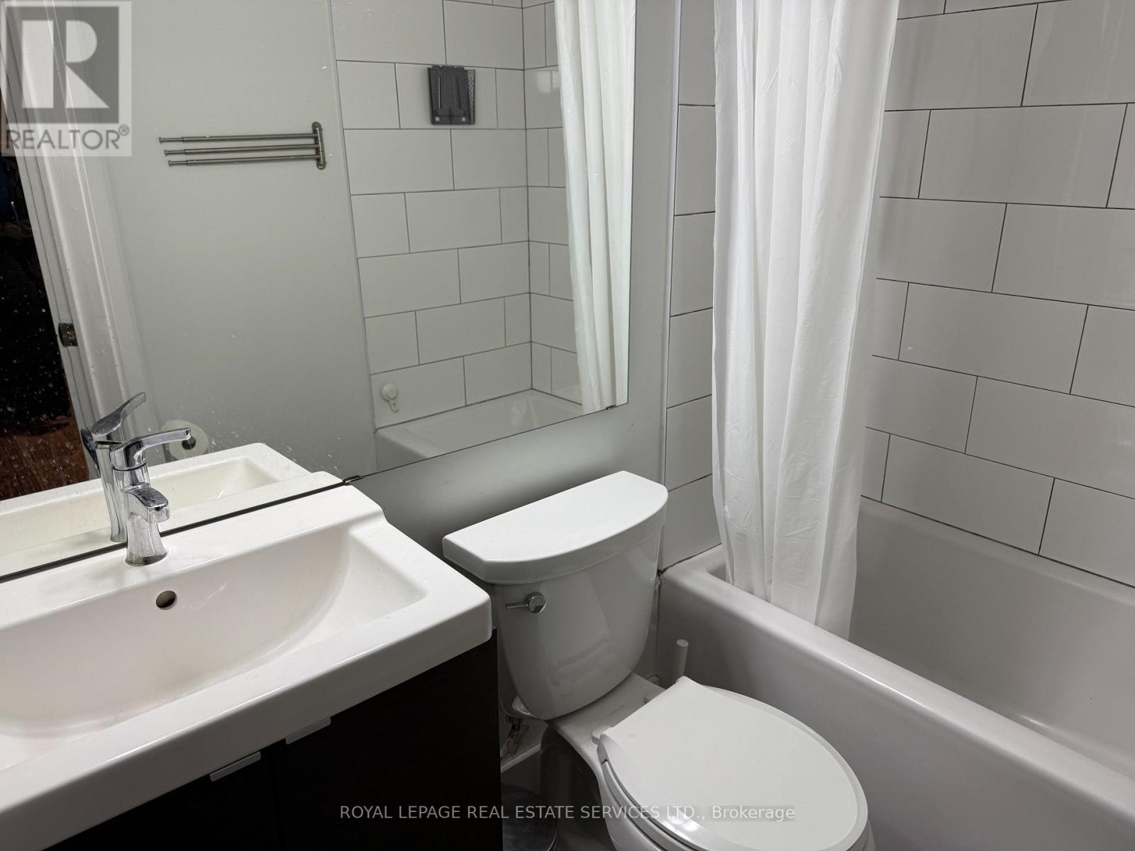 












MAIN - 913 PALMERSTON AVE AVENUE

,
Toronto,




Ontario
M6G2S4

