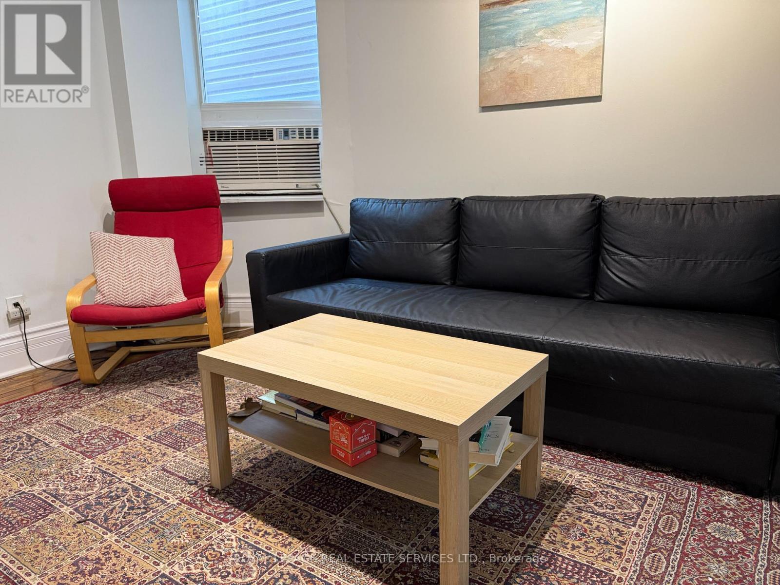 












MAIN - 913 PALMERSTON AVE AVENUE

,
Toronto,




Ontario
M6G2S4


