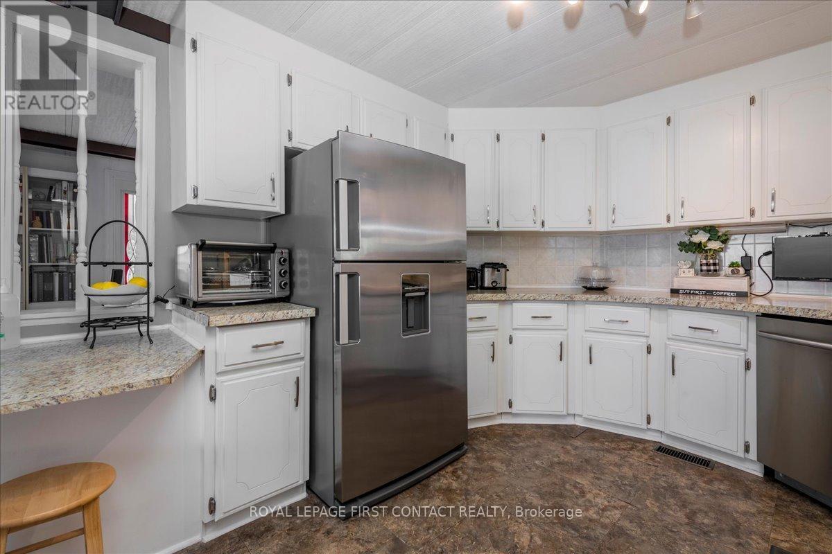 












8 BONAVISTA ARM

,
Innisfil,




Ontario
L9S1P5

