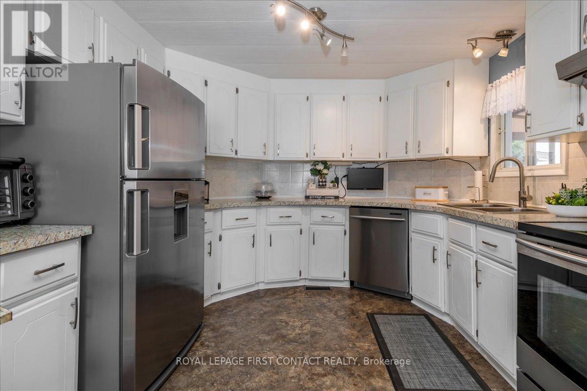 












8 BONAVISTA ARM

,
Innisfil,




Ontario
L9S1P5

