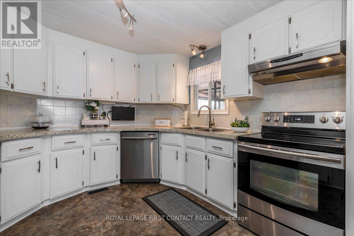 












8 BONAVISTA ARM

,
Innisfil,




Ontario
L9S1P5

