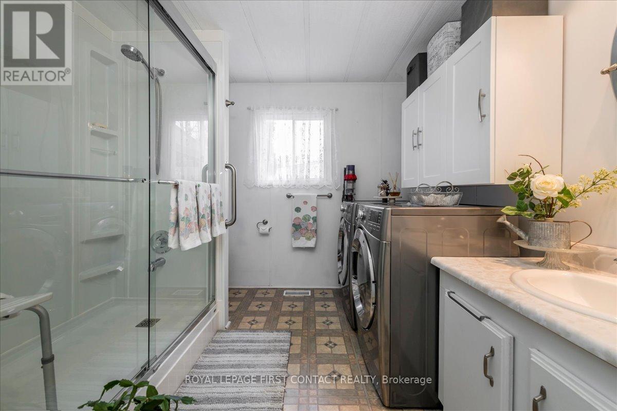 












8 BONAVISTA ARM

,
Innisfil,




Ontario
L9S1P5

