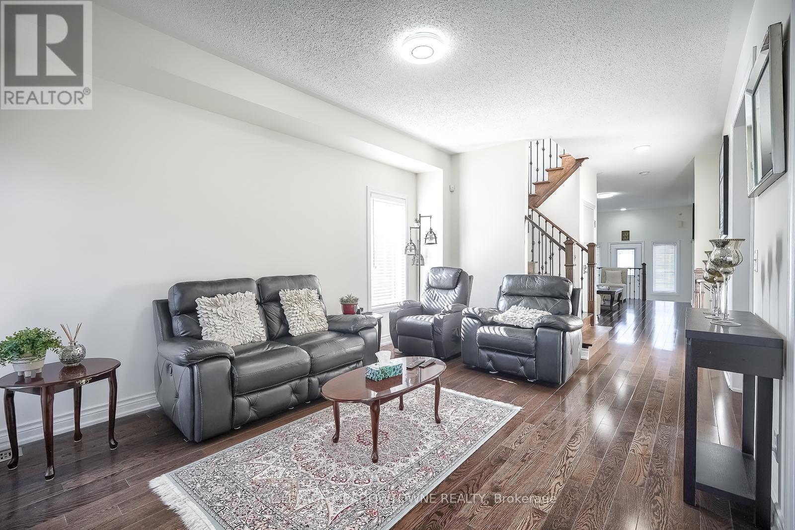 












9 MOORE'S COURT

,
Markham,




Ontario
L6B0V6

