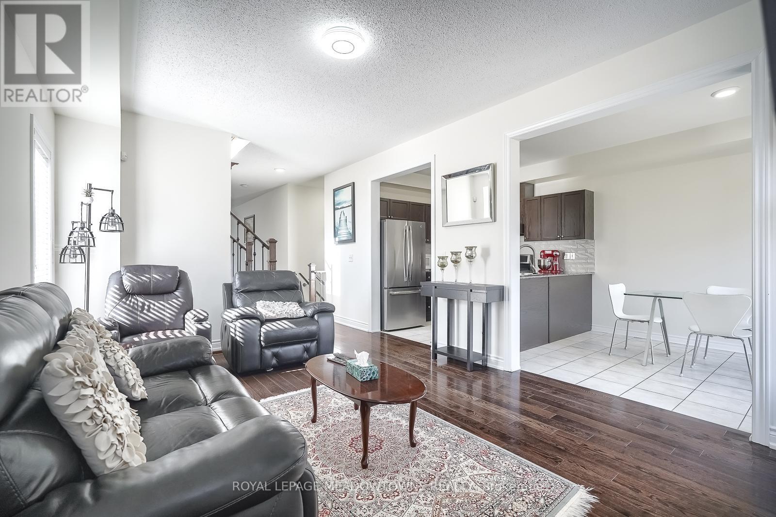












9 MOORE'S COURT

,
Markham,




Ontario
L6B0V6

