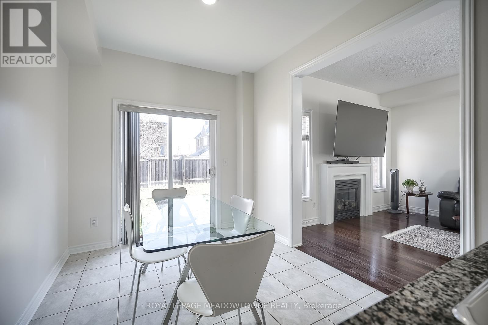 












9 MOORE'S COURT

,
Markham,




Ontario
L6B0V6

