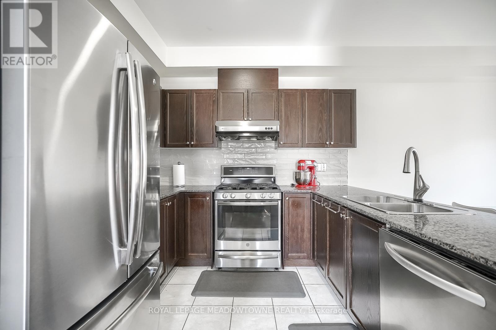 












9 MOORE'S COURT

,
Markham,




Ontario
L6B0V6

