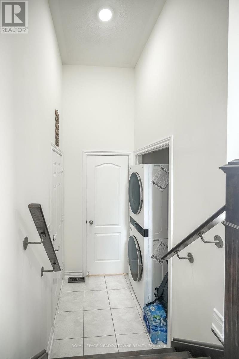 












9 MOORE'S COURT

,
Markham,




Ontario
L6B0V6

