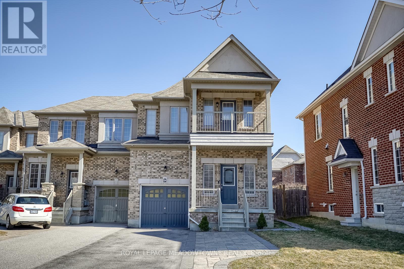 












9 MOORE'S COURT

,
Markham,




Ontario
L6B0V6

