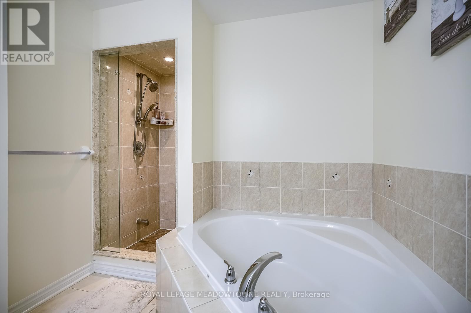 












9 MOORE'S COURT

,
Markham,




Ontario
L6B0V6

