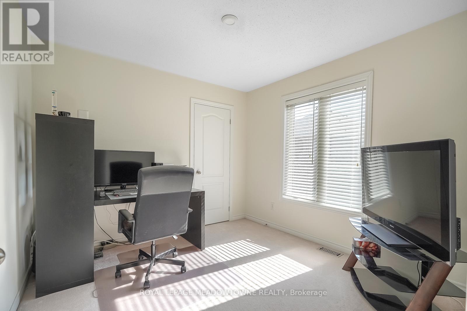












9 MOORE'S COURT

,
Markham,




Ontario
L6B0V6

