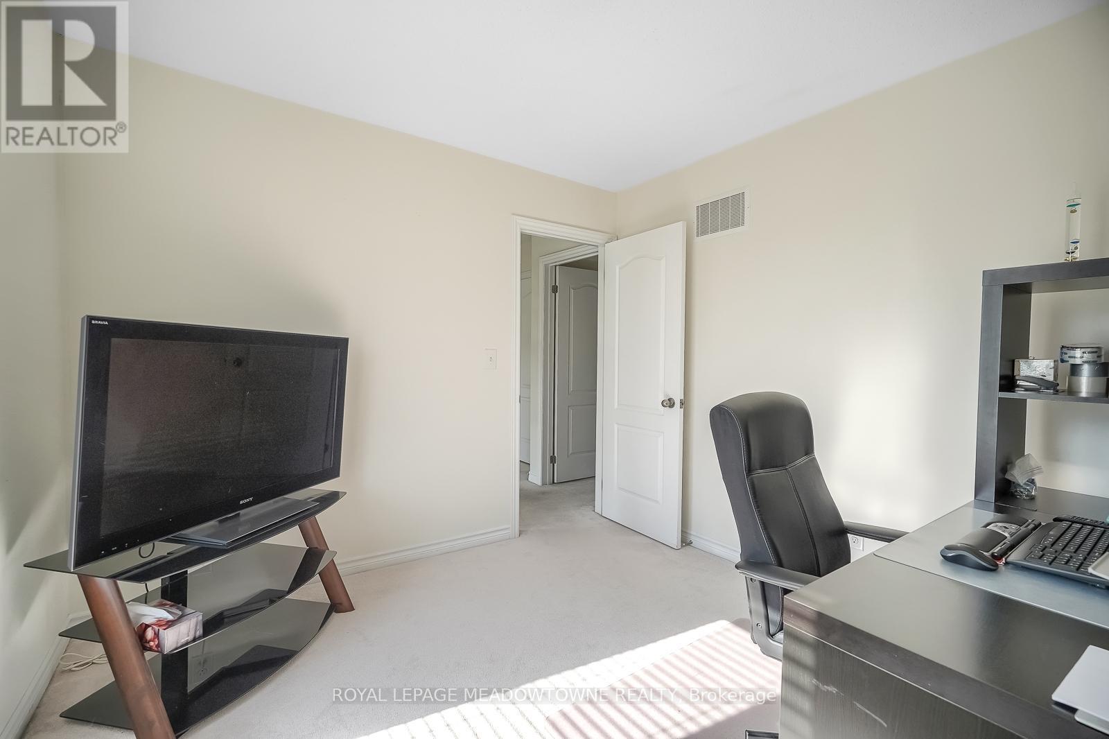 












9 MOORE'S COURT

,
Markham,




Ontario
L6B0V6

