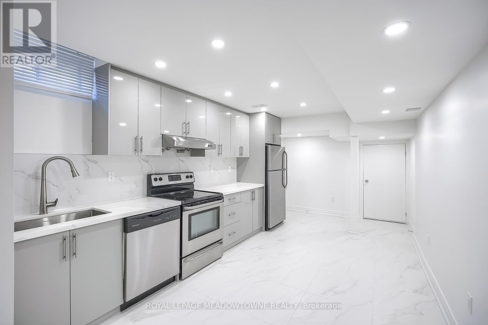 












9 MOORE'S COURT

,
Markham,




Ontario
L6B0V6

