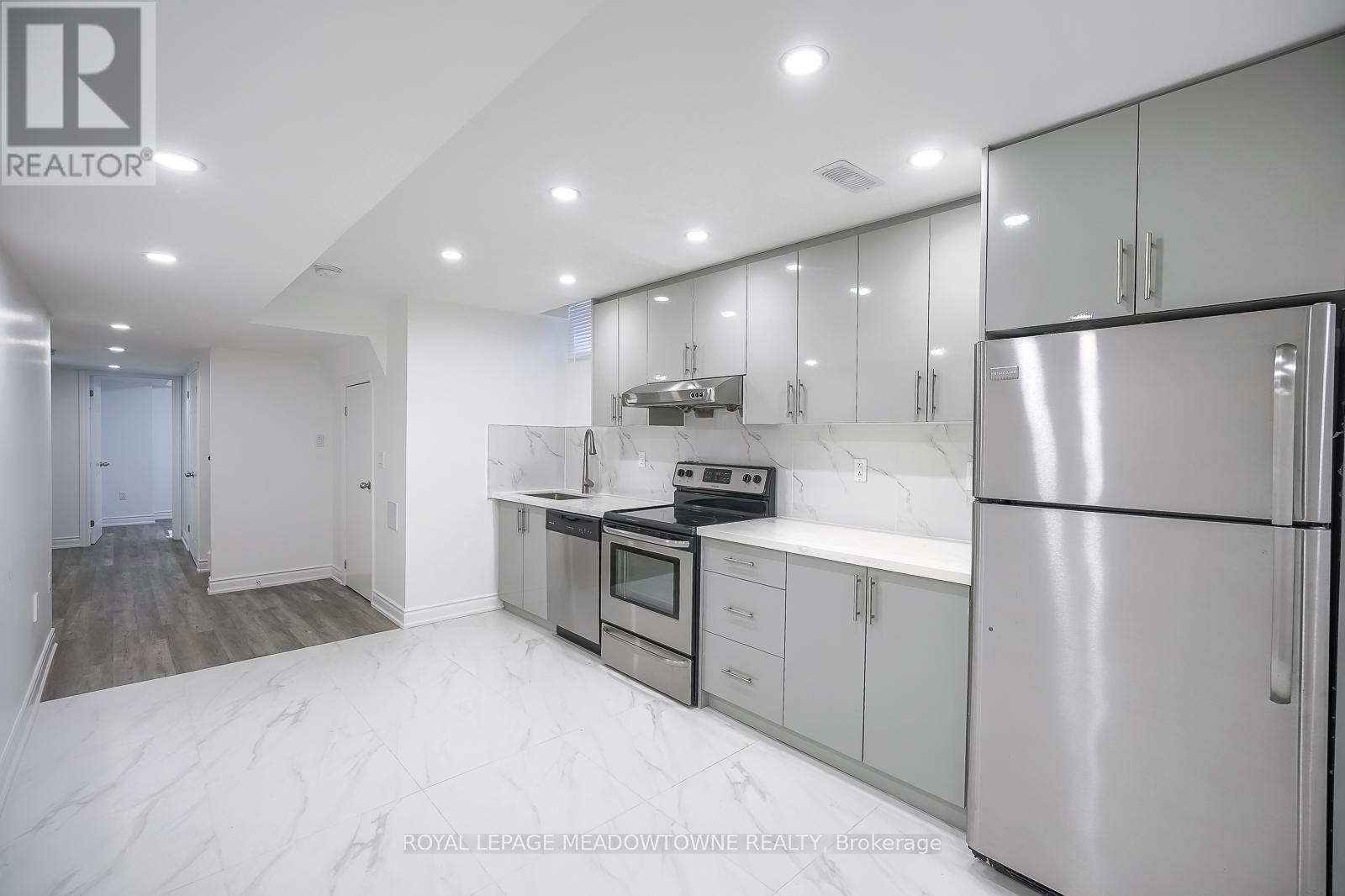 












9 MOORE'S COURT

,
Markham,




Ontario
L6B0V6

