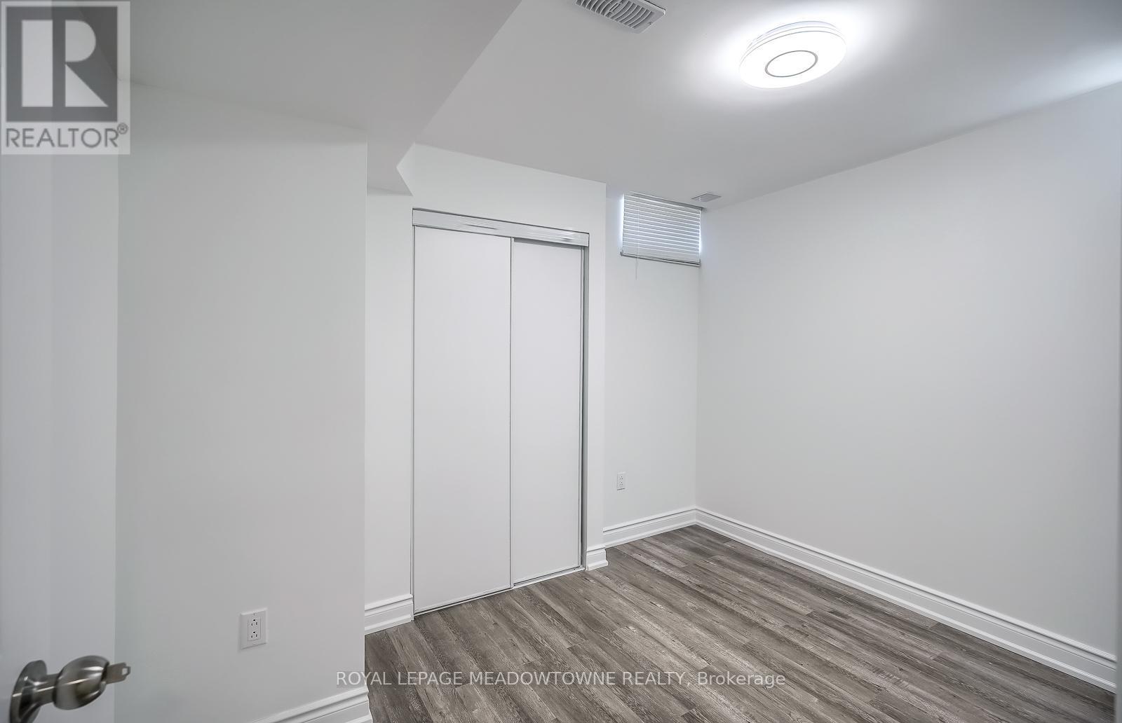 












9 MOORE'S COURT

,
Markham,




Ontario
L6B0V6

