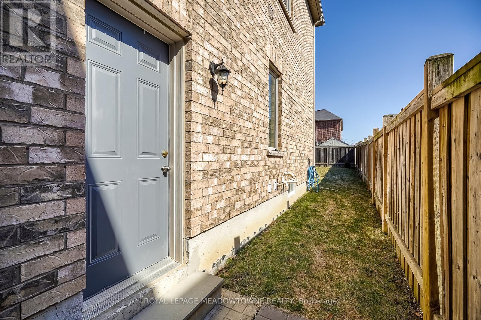












9 MOORE'S COURT

,
Markham,




Ontario
L6B0V6

