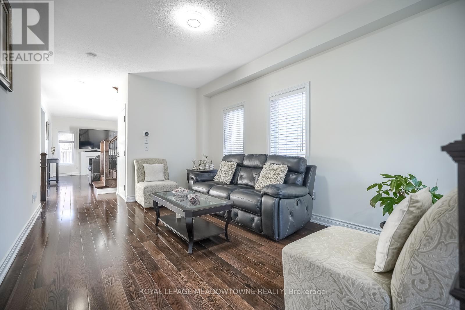 












9 MOORE'S COURT

,
Markham,




Ontario
L6B0V6

