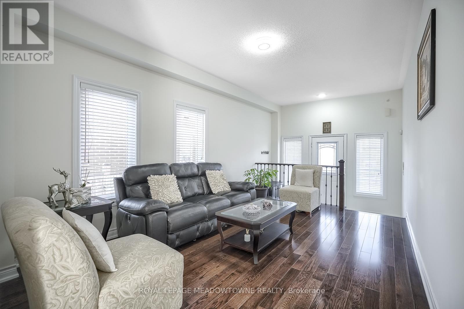 












9 MOORE'S COURT

,
Markham,




Ontario
L6B0V6


