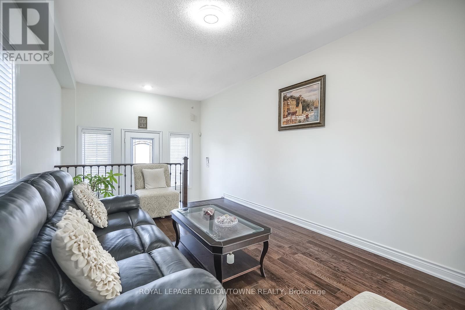 












9 MOORE'S COURT

,
Markham,




Ontario
L6B0V6


