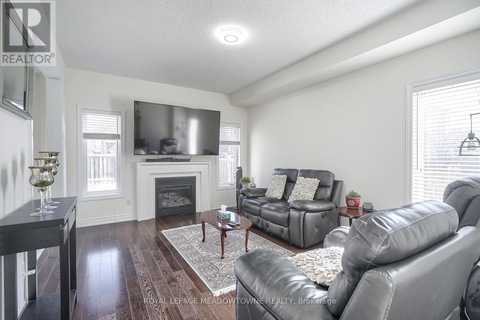 












9 MOORE'S COURT

,
Markham,




Ontario
L6B0V6

