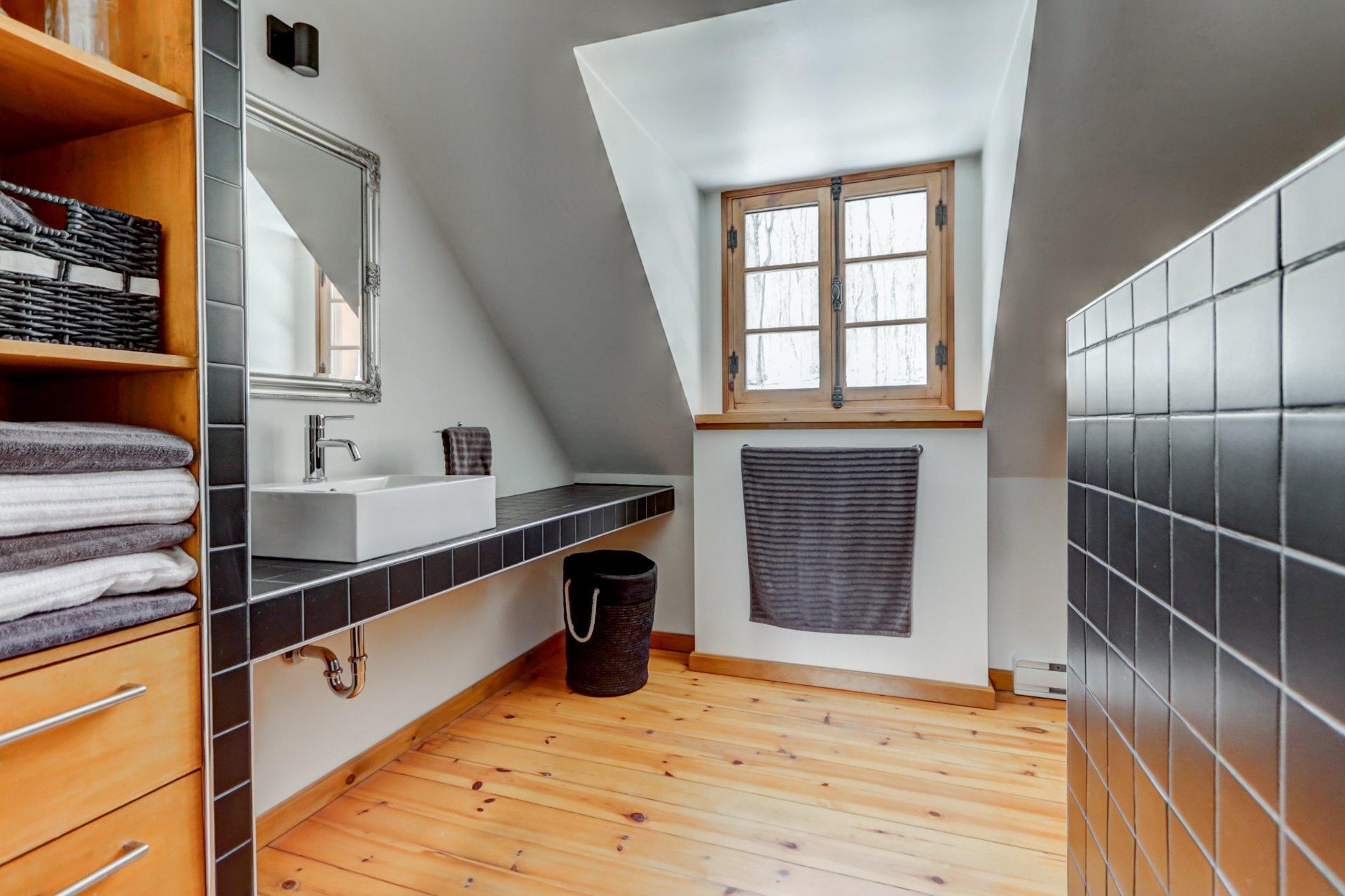 









1588


Rue Forest

,
Prévost,




QC
J0R1T0

